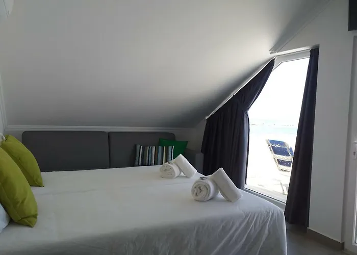 4 Surf Ii לינה וארוחת בוקר 4*